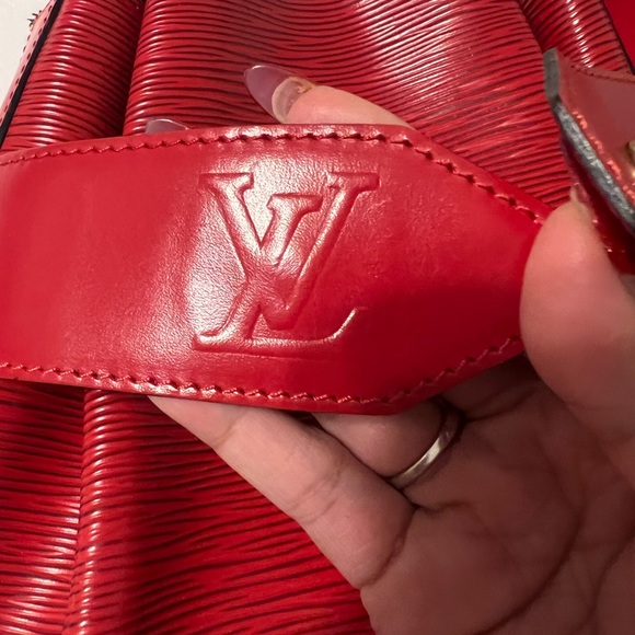 ‼️SOLD‼️Louis Vuitton Epi Leather Sac d'Epaule - Picture 4 of 16